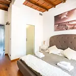 Apartament The Hide Trastevere *